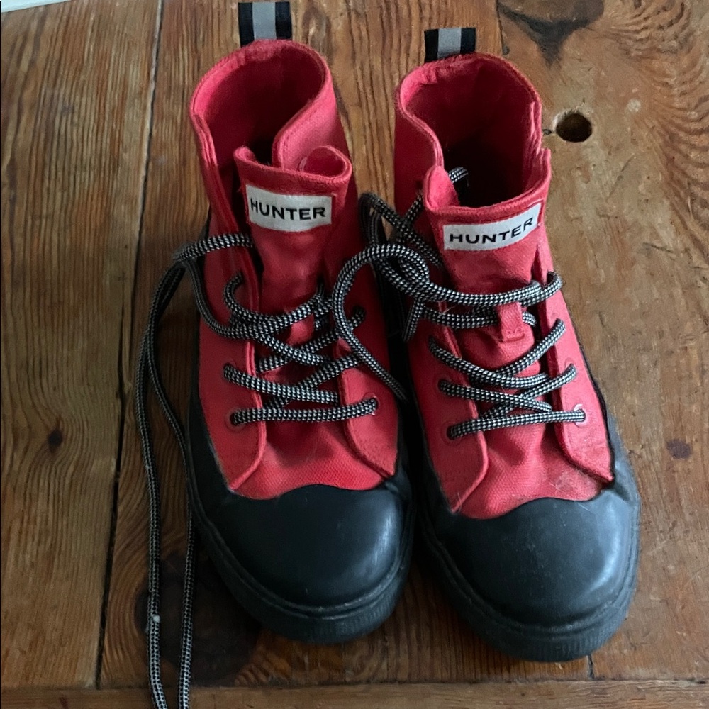 Hunter Kids Red and Black Lace-Up Boots